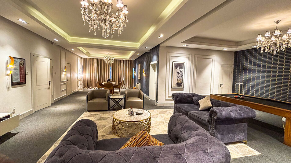 A6-Luxury Three Bedroom Apartment